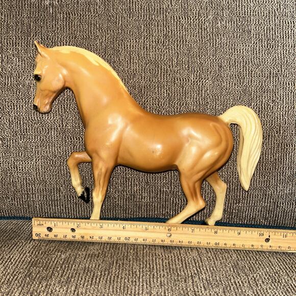 Breyer Traditional Vintage Family Arabian Stallion Palomino - Picture 3 of 15
